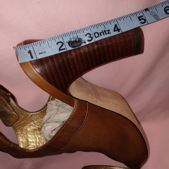 Johnston & Murphy Ladies’ Suede Heels - Picture 7 of 7